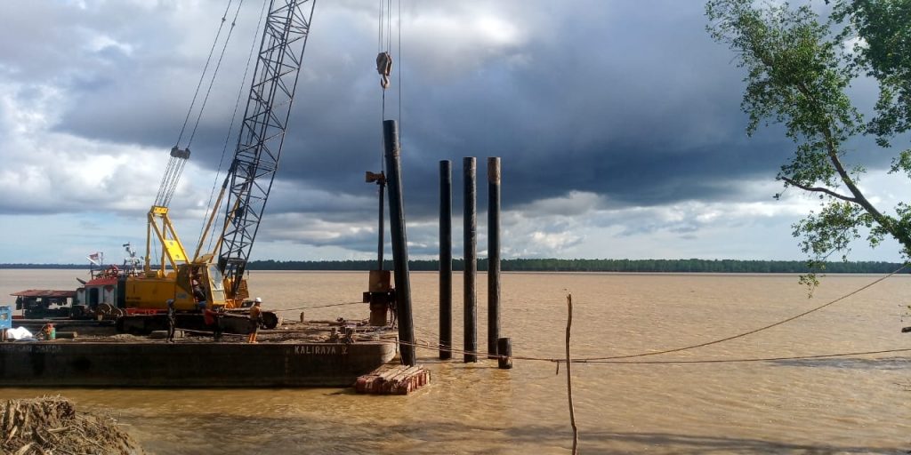 Jasa pancang area pantai