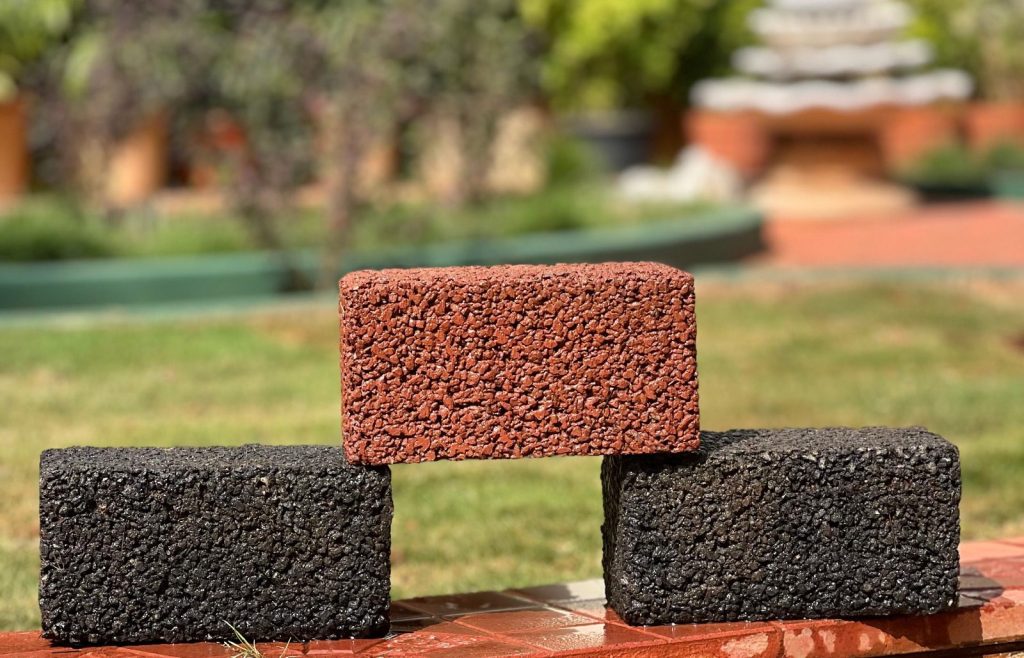 Bangun Area Resapan Optimal Dengan Paving Block Porous Water